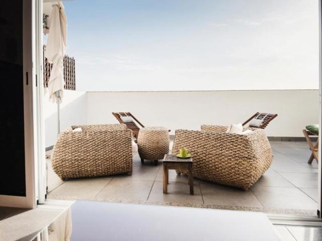 Proche St Augustin *Bel appartement 3 pièces au dernier étage avec extérieur + place de parking !