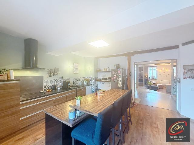 PROCHE PAMIERS: MAISON DE VILLAGE DE TYPE 5 A VENDRE DE 190 M2 RENOVEE AVEC GRANDE TERRASSE ET JACUZZI