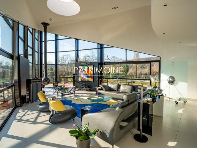 Proche PARIS,Maison Bateau 263 m2 habitables, terrain 7772 m2