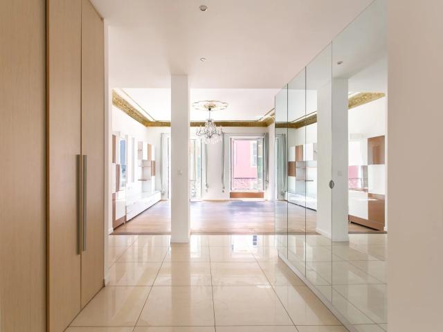 Proche Place Masséna, superbe trois pièces climatisé avec ba. 77m² Nice