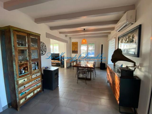 Proche Quissac, maison de plein pied avec piscine sur 4280 m