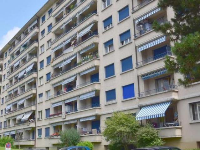 Proche Renens Gare, métro et EPFL, charmant 2.5 pièces au 5ème