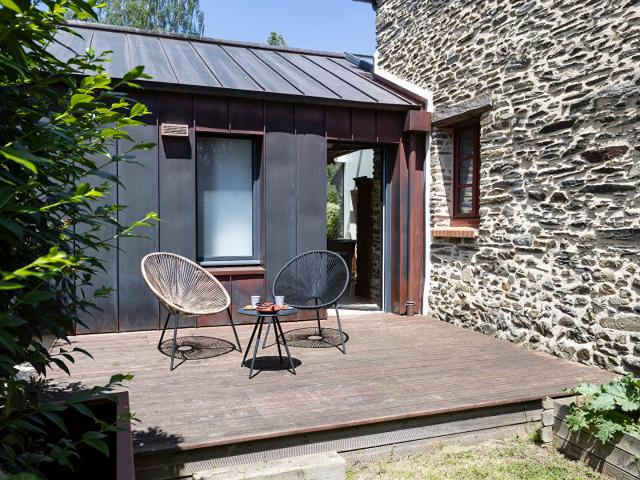 COMPROMIS EN COURS Proche Rennes Cesson Sévigné Maison en pierre 5 pièces 117.53m2 sh 124.76m2 au sol Sud Ouest 2 terrasses Carport terrain de 472m2 celliers