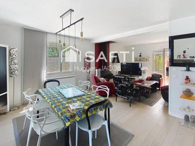 Proche toutes commodités maison avec 4 chambres, véranda et sous sol