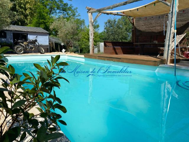 Proche Uzès, villa F4 avec petite dépendance, piscine et pan