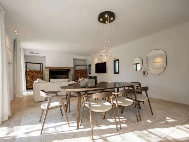 Proche Valbonne – Superbe propriété entièrement rénovée – 5 chambres