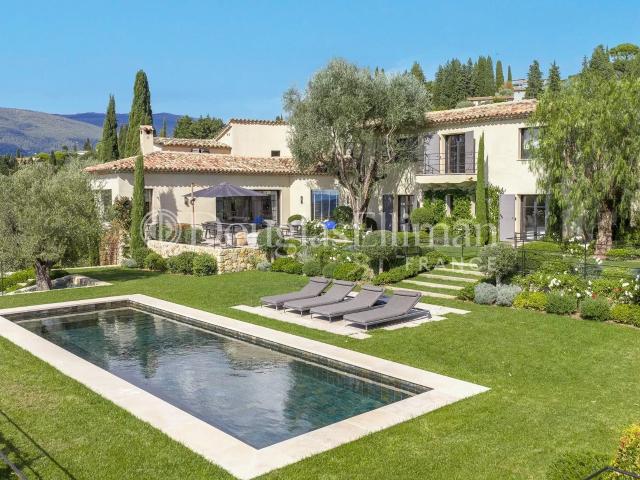 PROCHE VALBONNE Villa d’exception avec vue mer et oliverai. 405m² Valbonne