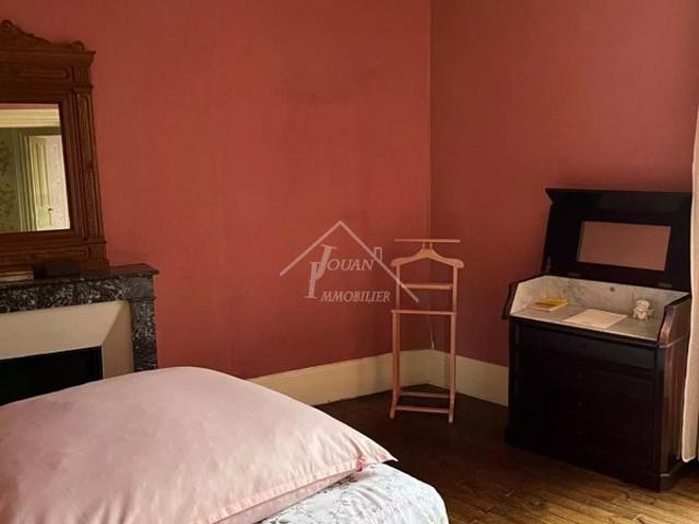 PROCHE VENDAT MAISON SIX CHAMBRES GARAGE ET COUR