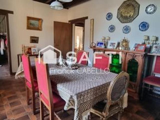 PROCHE VICHY DOMAINE AVEC 2 HABITATIONS SUR UN HECTARE