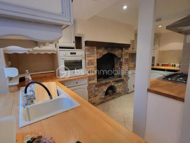 PROCHE VILLEDIEU LES POÊLES & A84 – MAISON DE STANDING AVEC PISCINE
