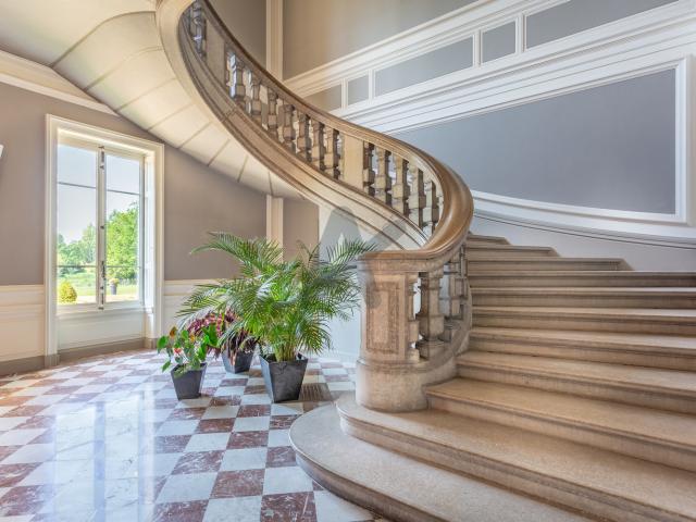 Villefranche sur Saône 8 mn. Appartement d'exception de 185 m2 avec jardin privatif de 520 m2.