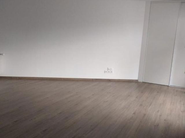 Proche Zola et Chantenay, T3 récent d une surface de 66.61m2