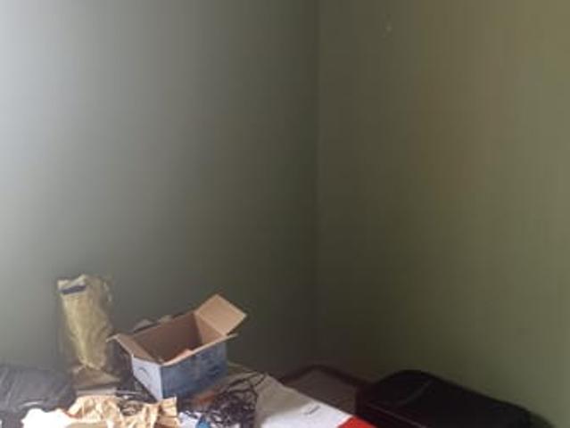 Procuro mulher para dividir apartamento no são Jorge
