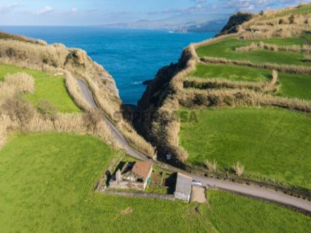 Produto Único, junto ao Porto e Farol da Ribeirinha, Ponta do Cintrão, Ilha de São Miguel