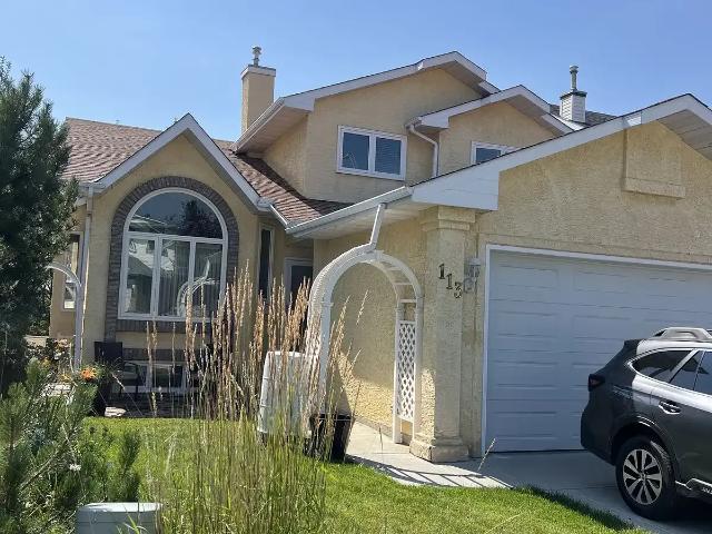 Professional spacious 2 bedroom house upper level — 2 Bedrooms Main Floor