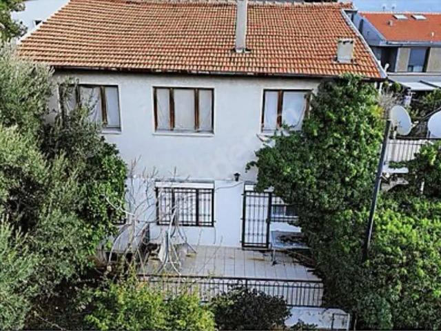 Profösörler Sitesinde Satılık Müstakil Villa