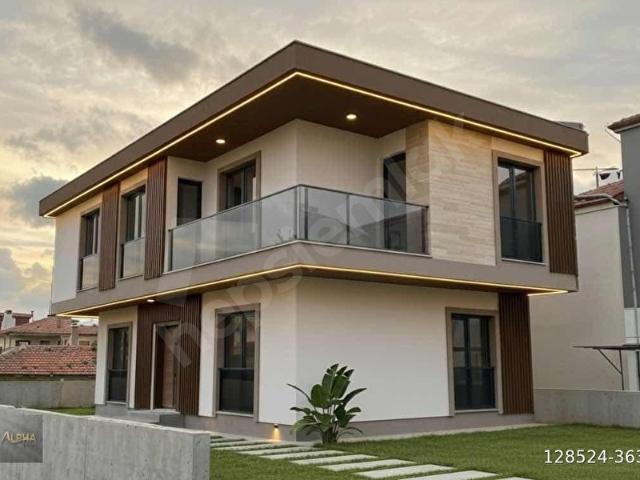 Projeden Satılık Şehir Merkezine 4 Dakika Mesafede 5+1 Villa