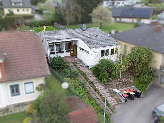 Projekt auf hervorragender Basis möglich ehemaliger Kindergarten mit Garten erwerbbar!