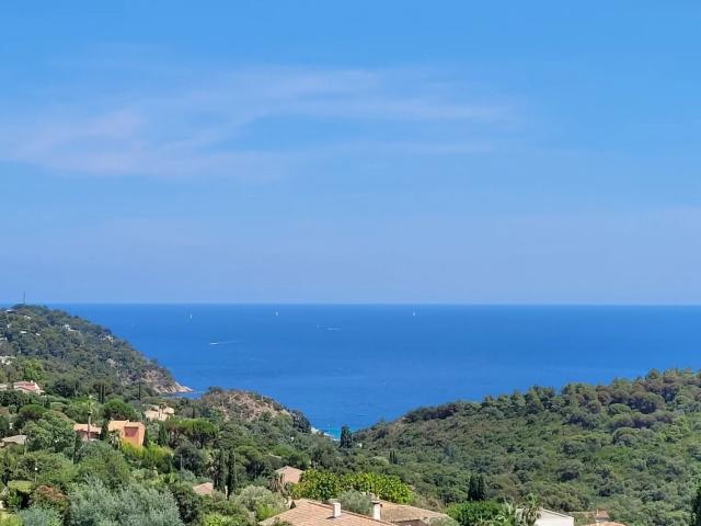 Projet de rénovation avec vue sur la mer Propriété d’excep. 137m² Cavalaire Sur Mer