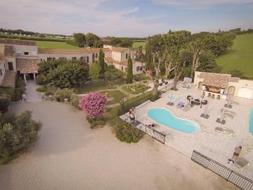 Projet Hötellier Avec Piscine, Au Pied Des Alpilles 2300m² Arles