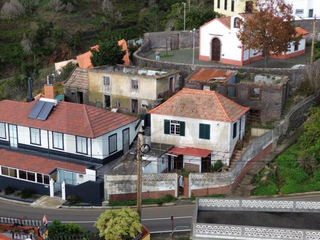 T2 + Ruína para Reabilitação Vista Mar Única | Fajã da Ove. 124m² Fajã Da Ovelha