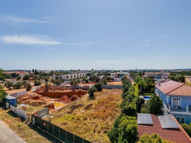 Projeto de moradia de luxo em Vilamoura numa rua sem saída junto ao Colégio Internacional