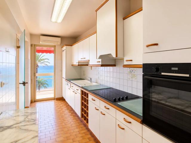 Promenade des Anglais, 3 pièces 112 m2, terrasse sud, vue me. 112m² Nice