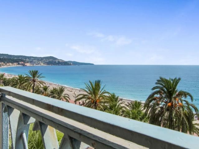 Promenade des anglais 3 pièces en étage élevé avec VUE MER a vendre