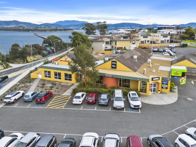 Prominent corner freehold with a full service hospitality offering