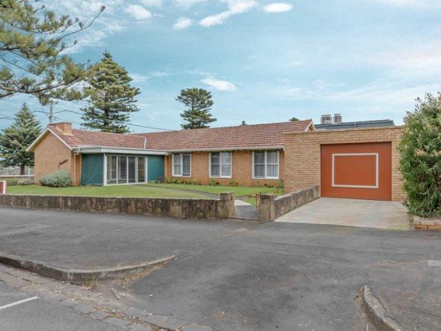 Prominent Position. Immaculate Presentation. Commercial Zoning
