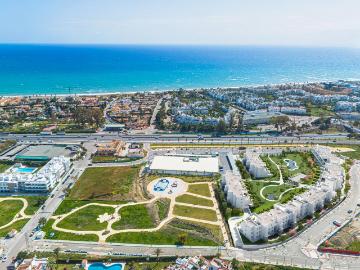 Promoción de obra nueva, pisos, 2, 3 y 4 dormitorios en Cancelada, Estepona