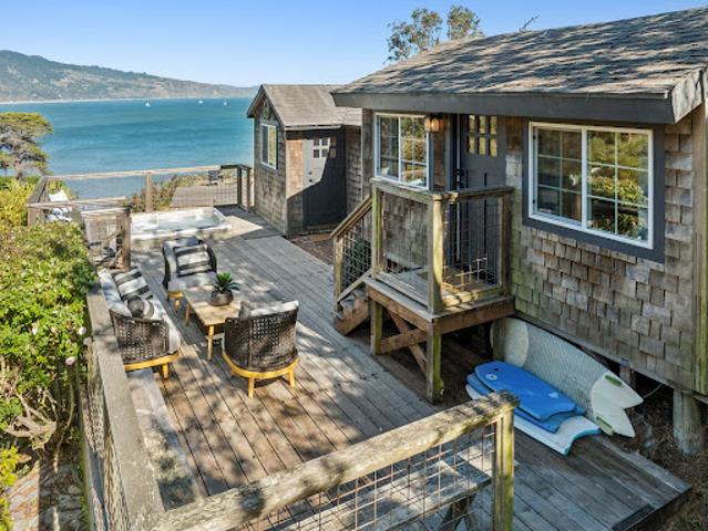 Seaside house with pool and terrace