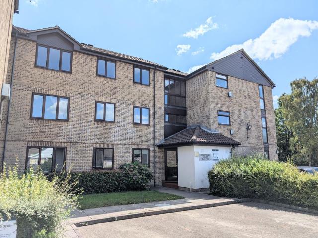 Property to let in Comptons Court, Horsham, RH13 RH13 6TA | Courtney Green