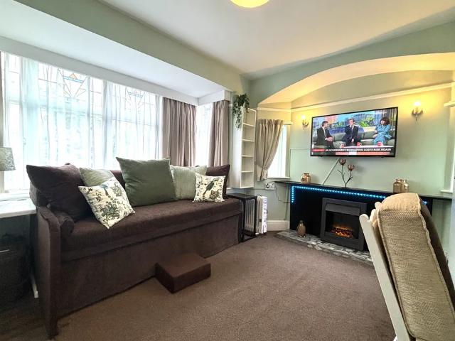 property to let in Old Oak Road, Kings Norton, B38 £700 pcm
