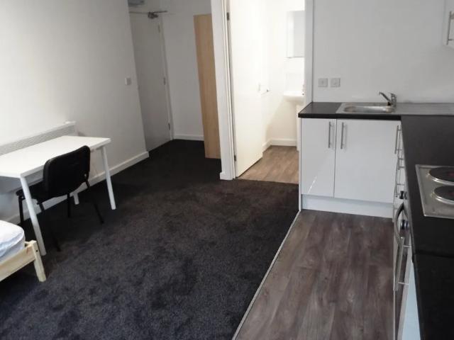 property to let in Legends Court, Wolverhampton £625 pcm