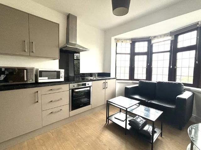 property to let in Nigel Avenue, Northfield, B31 £725 pcm