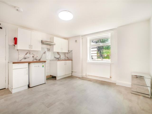 property to let in Upper Tollington Park, Finsbury Park, London, N4 £900 pcm