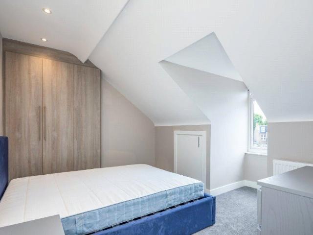 property to let in Valetta Road, London, W3 £1,450 pcm