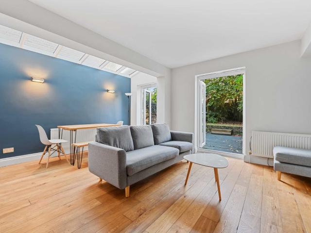 Property To Rent Oaklands Grove, Shepherds Bush, London W12 0JA Amber & Co ID 5443
