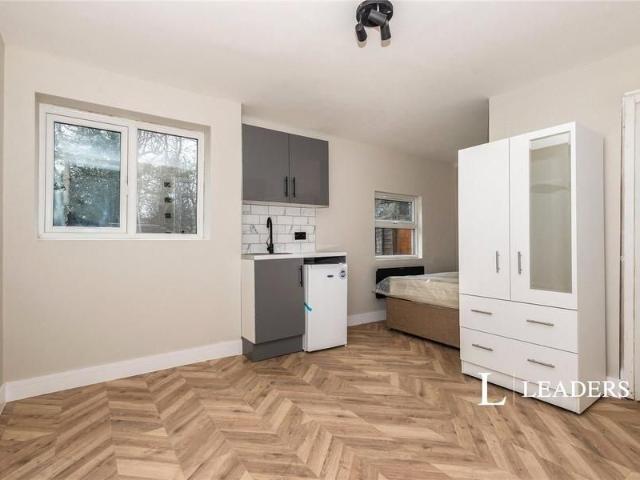 property to rent Sherwood Crescent, Reigate, Surrey, RH2