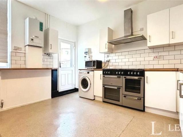property to rent West Road, Westcliff on Sea, Essex, SS0
