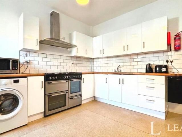 property to rent West Road, Westcliff on Sea, Essex, SS0
