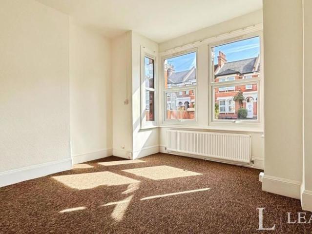 property to rent West Road, Westcliff on Sea, Essex, SS0