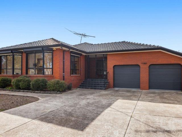 PROPERTY, UNDER APPLICATION Spacious 4 Bedroom Family Home in a Quiet Court