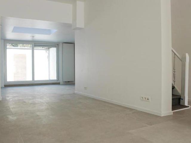 Property with a large sun terrace access to Fluweelpark an