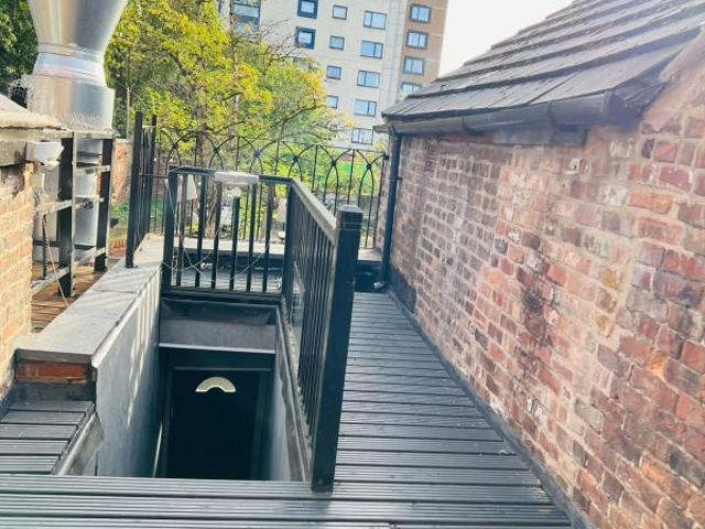 Property with 3 Rooms available in Eccles, Salford