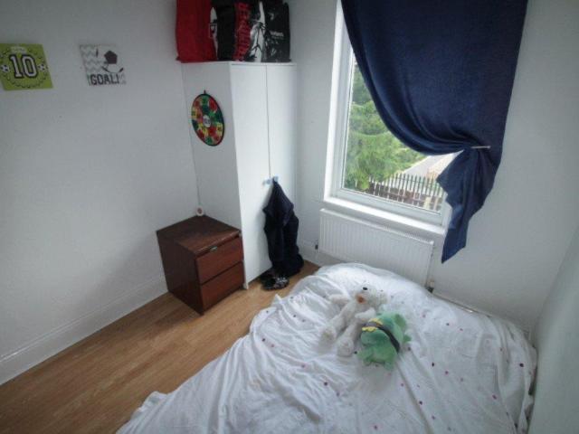 2 bed flat for sale
