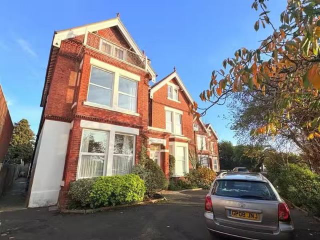 Property for rent in Beach Road, Littlehampton, BN17