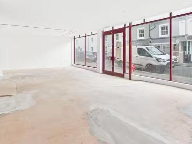 Property for rent in Montague Street, Worthing, West Susintera.