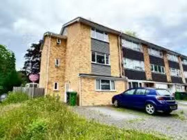 Property & Houses to Rent: The Cloisters, Frimley, Camberley